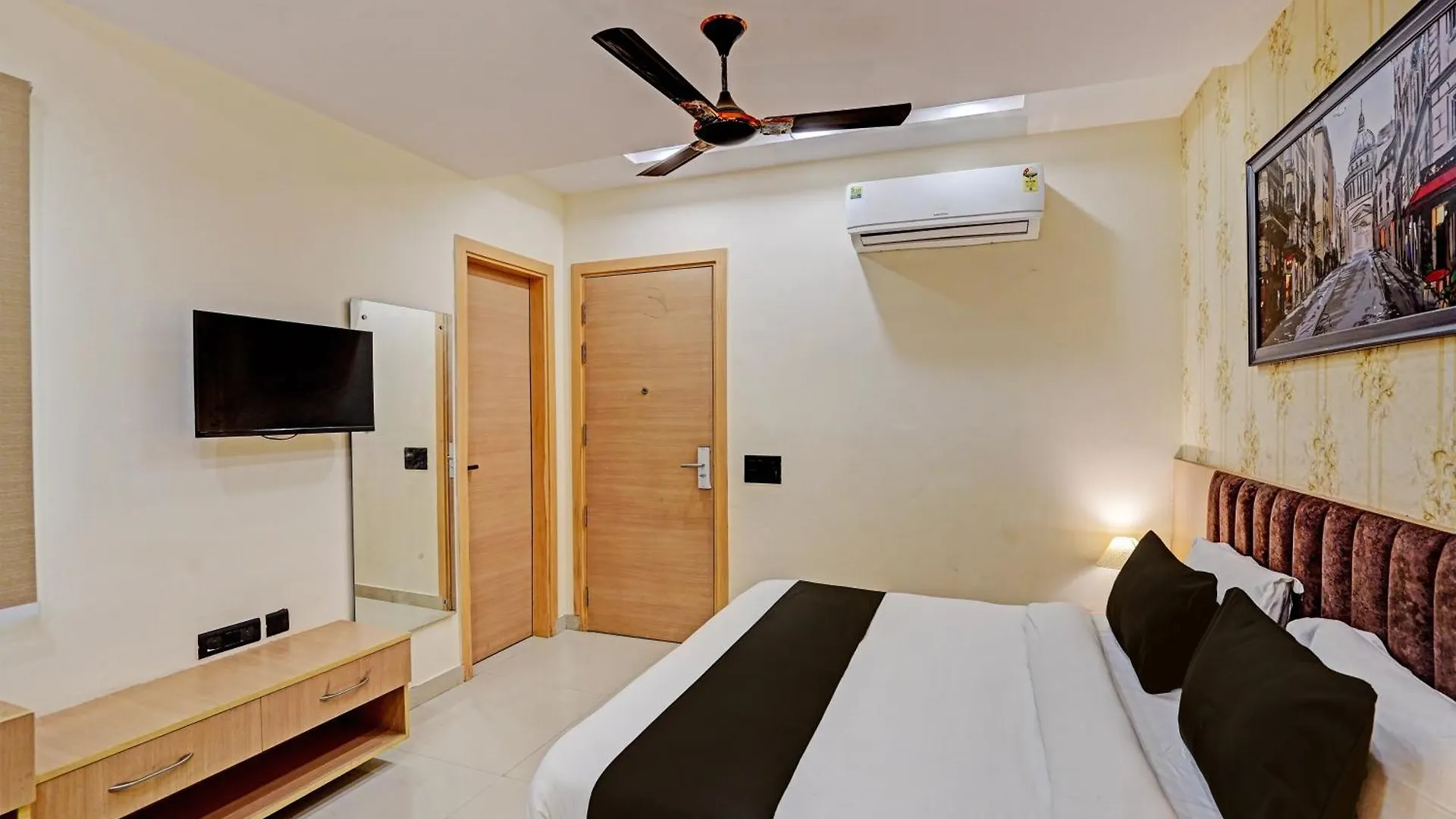 Hotel Aerotech Plaza New Delhi