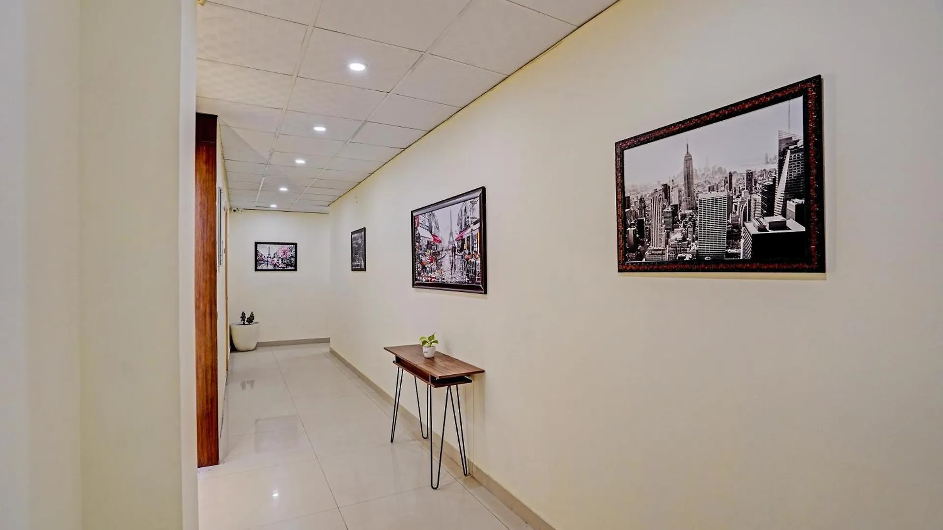 Hotel Aerotech Plaza New Delhi