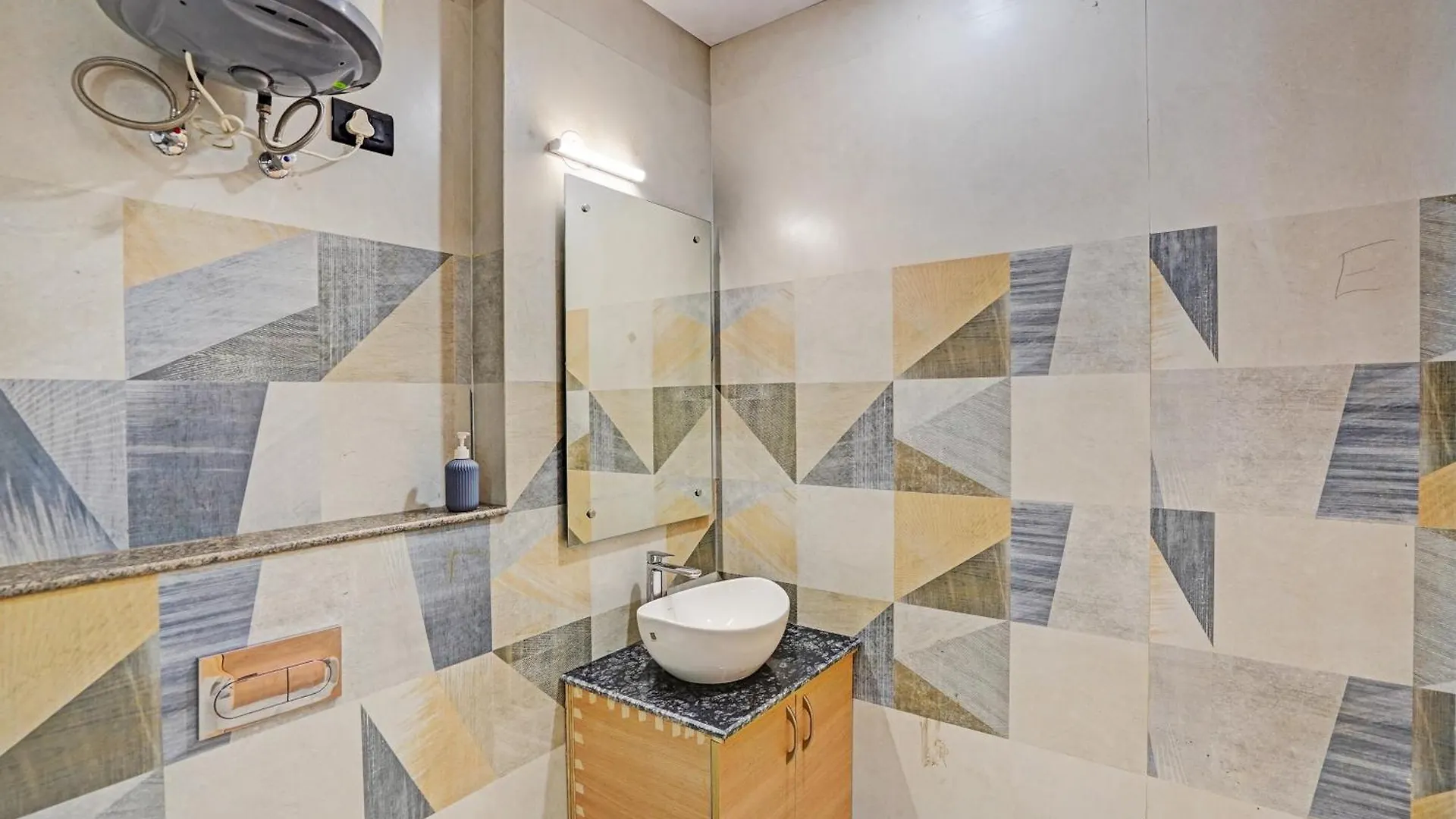 Hotel Aerotech Plaza Nuova Delhi 4*,